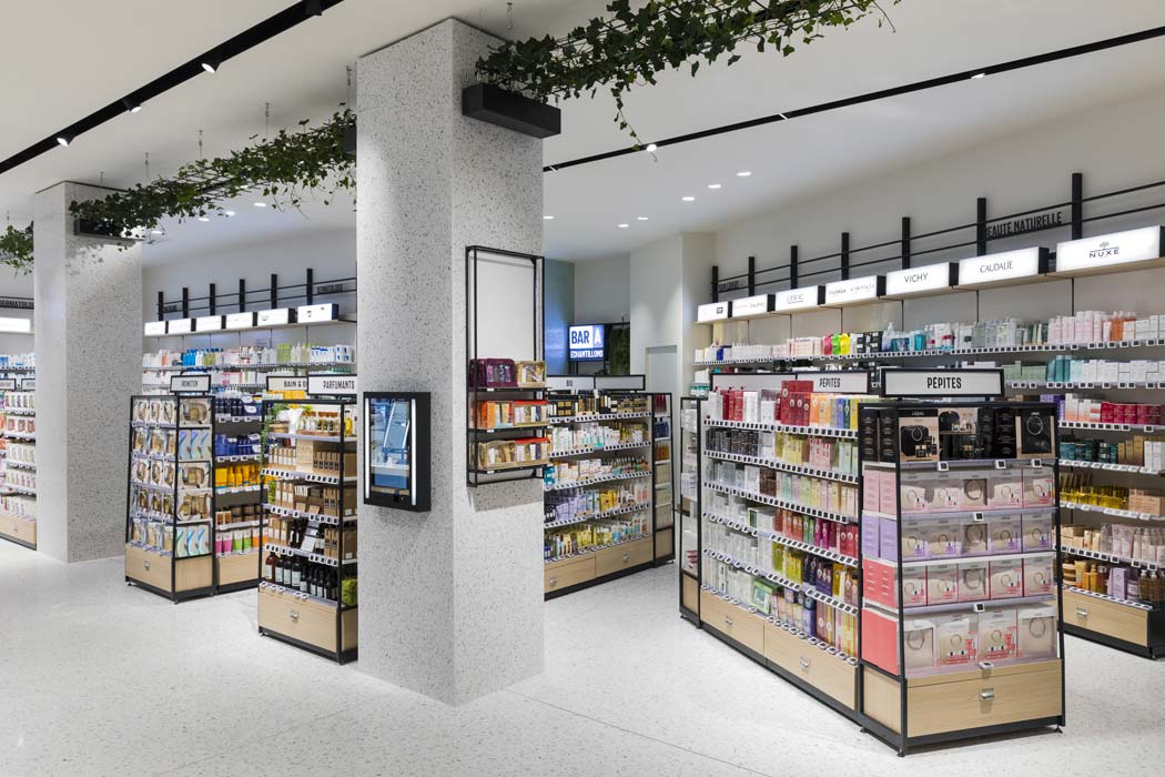 Магазин косметики часы работы. Monoprix. Париж магазин Моноприкс. Элизе магазин косметики Кантемировская. Кантемировская косметика магазин.
